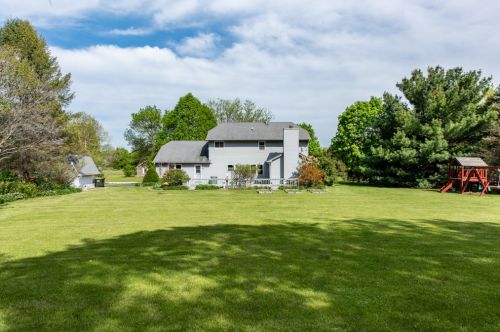 9705 Bonner Ln, Spring Grove, IL 60081-8822