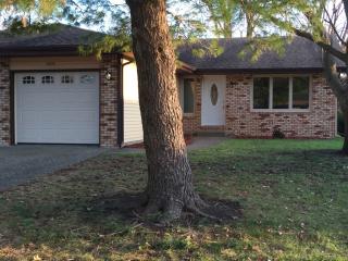 2426 Austin Dr, Springfield IL  62704-5907 exterior