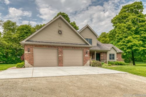 7169 Grove Rd, Oswego, IL 60543-9899