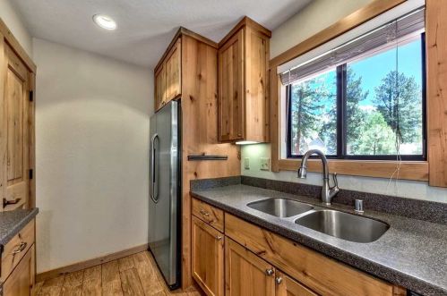 10164 Laburnham Cir, Truckee, CA 96161-1318