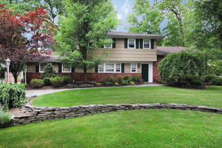 544 Oldwoods Rd, Wyckoff, NJ 07481-1435