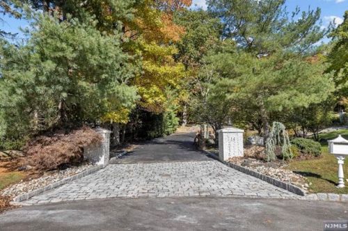 14 Hill Ct, Cresskill, NJ 07626-1746