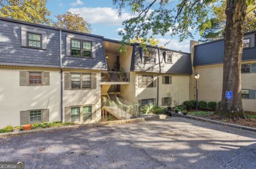 74 Montre Sq, Atlanta GA  30327-4044 exterior