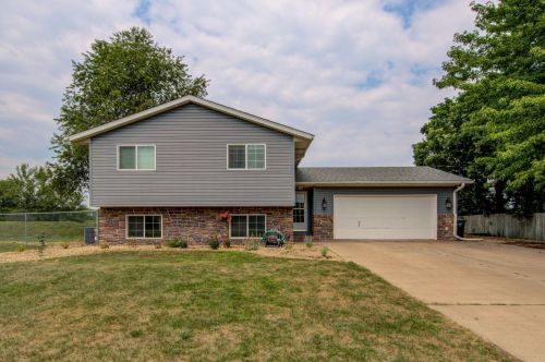 5690 314th St, Stacy, MN 55079-9559