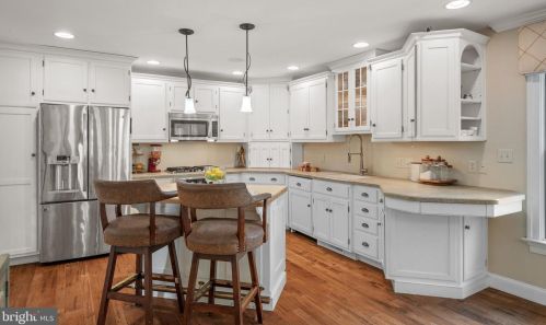 1827 Krystle Dr, Lancaster PA  17602-4149 exterior