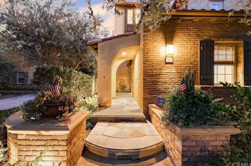 39 Small Grv, Irvine, CA 92618-8852