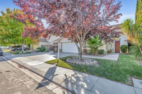 1935 Hyde Park Ln, Manteca, CA 95336-7033