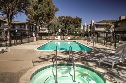 6509 Twin Circle Ln, Simi Valley CA 93063-6412 exterior