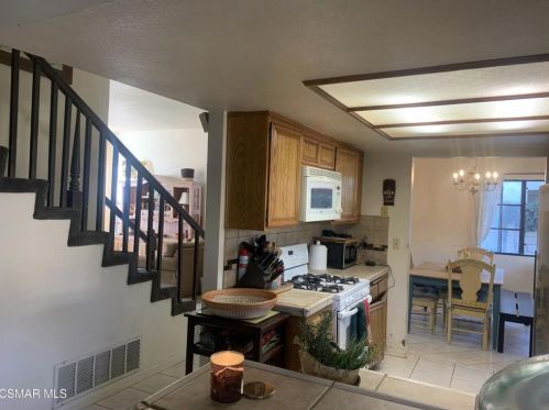 2429 Rdg Vw Ct, Simi Valley CA 93065-1923 exterior