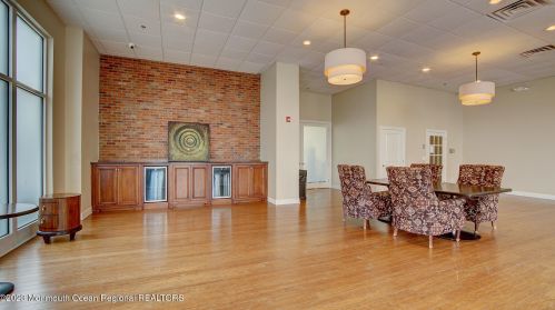 2 Commerce Sq, Trenton NJ  08691-4187 exterior