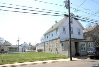 124 Washington St, Lodi, NJ 07644-3243