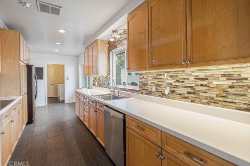 3824 Sherview Dr, Van Nuys, CA 91403-5033