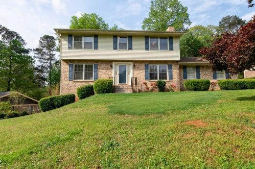 4543 Crest Rd, Tucker, GA 30084-2808