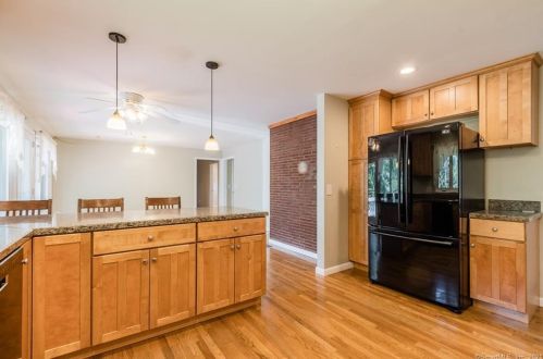 165 Clover St, Middletown, CT 06457-5204