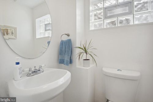 2400 Seminary Rd, Silver Spring MD 20910-1368 exterior