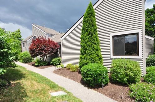 102 Hollister Way, Glastonbury, CT 06033-3114