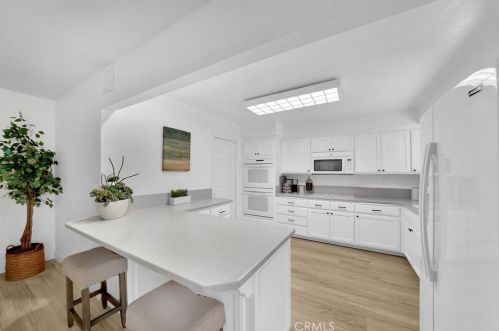 8696 La Playa Cir, Santa Ana CA 92708-5010 exterior