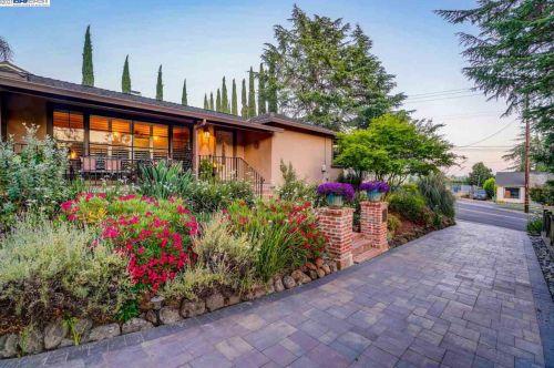 3720 Seven Hills Rd, Hayward, CA 94546-2152