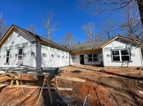 227 Topher St, Hartwell, GA 30643-0038
