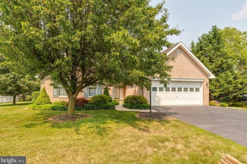 95 Phoenix Ln, Falling Waters, WV 25419-4026