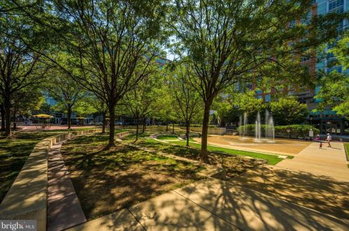11990 Market St, Herndon, VA 20190-6021