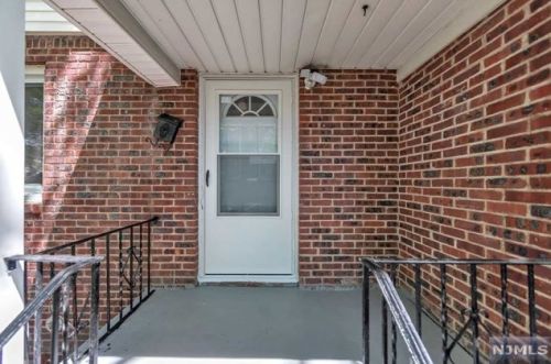 763 Stelton St, Teaneck, NJ 07666-5324