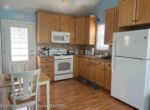 118 Chadwick Way, Lavallette NJ  08735-1707 exterior