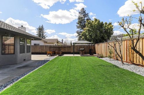 2665 Hawkeye Ave, Turlock CA  95380-2950 exterior