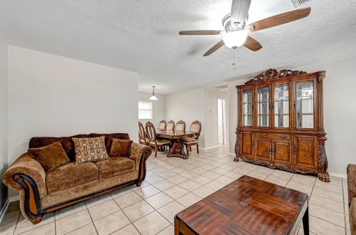 16723 Lk Cir, Conroe TX  77302-5343 exterior