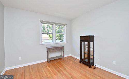 8513 Fairburn Dr, Springfield VA  22152-3225 exterior