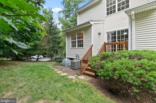 5 Garfield Way, Princeton NJ  08540-1669 exterior