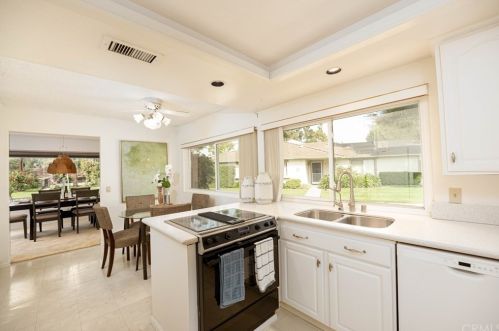 5281 Thorn Tree Ln, Irvine CA  92612-2346 exterior