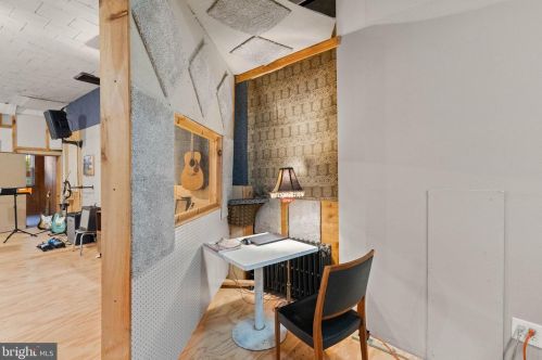 1226 8th St, Philadelphia PA  19147-5130 exterior