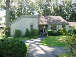 135 Heritage Vlg, Southbury, CT 06488-1603