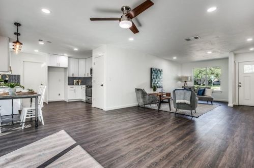 6220 Blarwood Dr, Austin TX  78745-4349 exterior