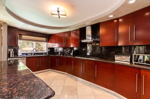 3217 Dora Verdugo Dr, Glendale CA  91208-1756 exterior