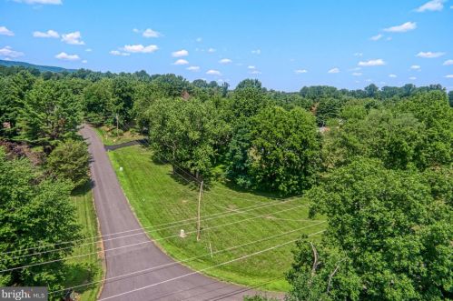 4353 Misty Ridge Dr, Haymarket, VA 20169-1801
