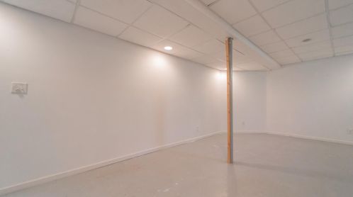 990 Stillwater Pkwy, Crown Point IN  46307-5081 exterior