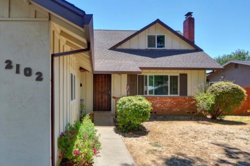 2102 Whittier Dr, Davis, CA 95618-1435