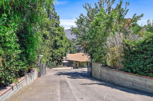 521 Loma Alta Dr, Altadena, CA 91001-3843