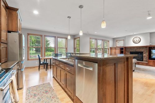 2332 Fieldstone Curv, Saint Paul MN  55129-6218 exterior