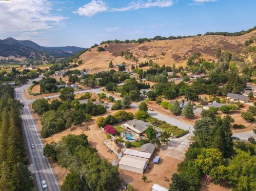 12150 Calle Uvas, Gilroy, CA 95020-8826