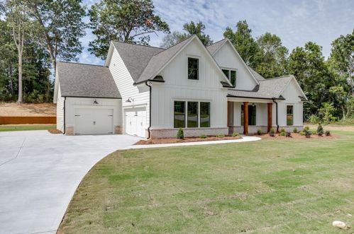 567 Storey Ln, Jefferson, GA 30549-2618