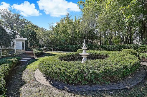 6116 County Line Rd, Willowbrook IL  60527-5719 exterior