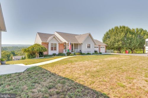 1942 Fairview Dr, Berkeley Springs WV  25411-3219 exterior