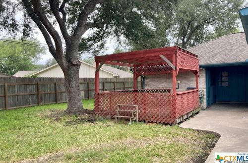 406 Cimarron Dr, Victoria, TX 77904-3705