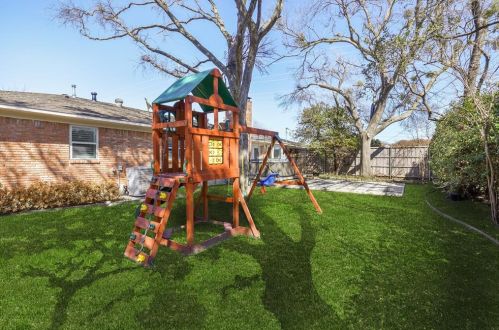 5426 Caladium Dr, Dallas TX  75230-2620 exterior