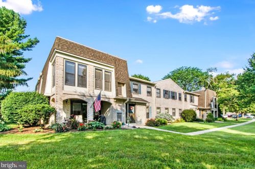 38 Valleybrook Dr, Lancaster, PA 17601-4617