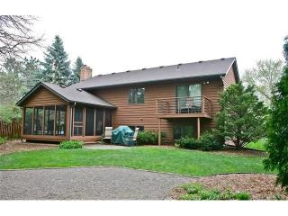1308 Christy Cir, Saint Paul, MN 55113-3204
