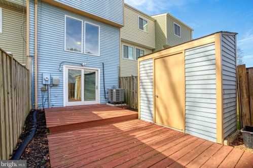 8359 Bark Tree Ct, Springfield VA  22153-3832 exterior